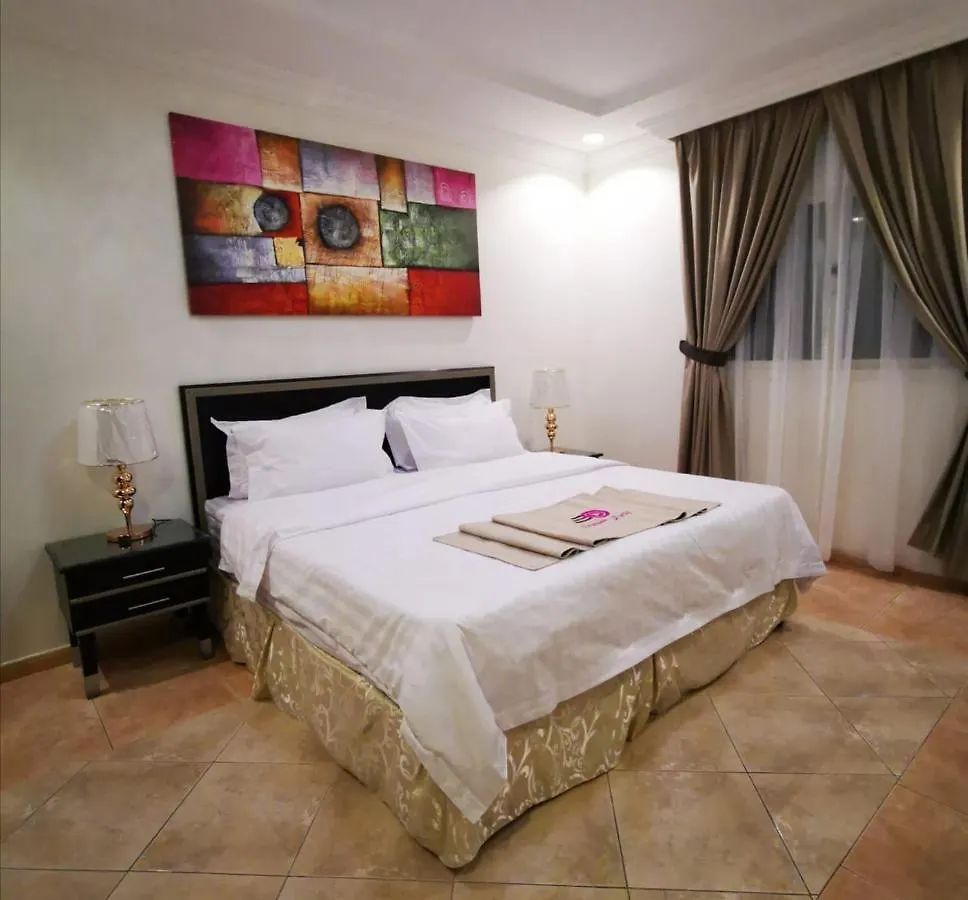 ריאד Royal Suite Furnished Apartments מלון דירות